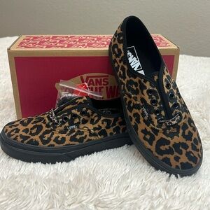 Vans authentic leopard fur and black kids size 2.5 new in the box